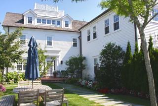 56 Cottage St, Marthas Vineyard, MA 02568-5722