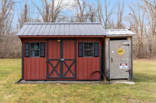 169 Squaw Rock Rd, Moosup, CT 06354-1749