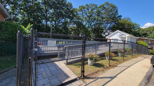 669 Pelham Rd, New Rochelle NY  10805-1152 exterior