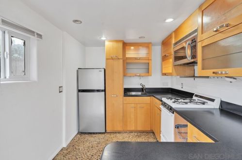 232 Rios Ave, Solana Beach CA  92075-1240 exterior