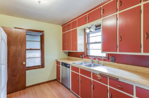 7006 39 Ave, Kenosha WI 53142-1915 exterior