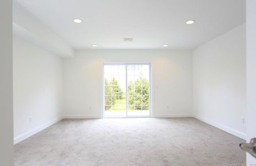 501 Copper Square Dr, Bethel, CT 06801