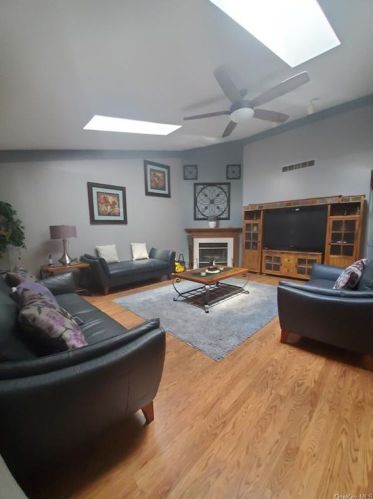 137 Swan Ct, Poughkeepsie NY  12603-6971 exterior