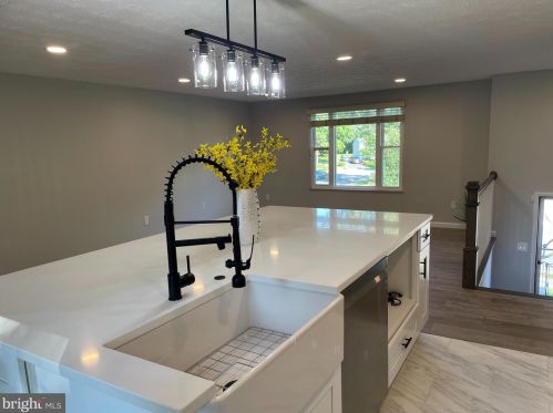 12822 Framingham Ct, Herndon VA  20171-2619 exterior