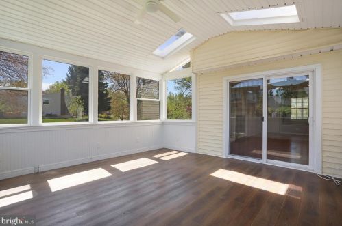 10624 Cavalcade St, Great Falls VA  22066-2427 exterior