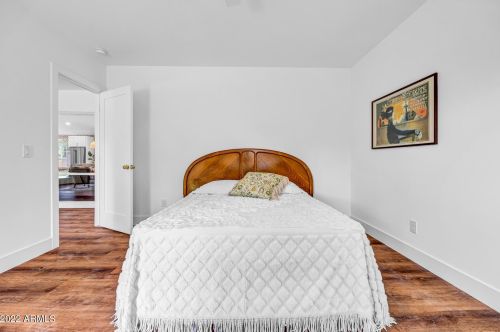 1111 Bethany Home Rd, Phoenix AZ  85014-2229 exterior