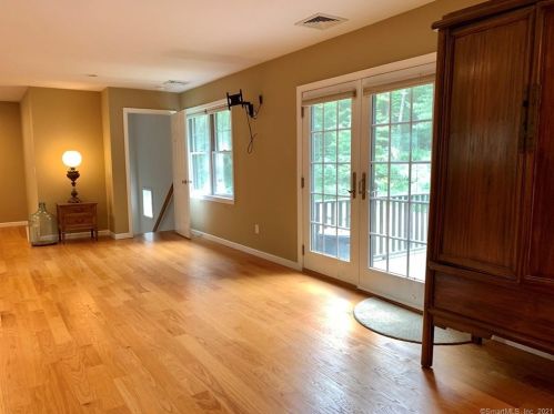 646 Branchville Rd, Ridgefield CT  06877-6128 exterior
