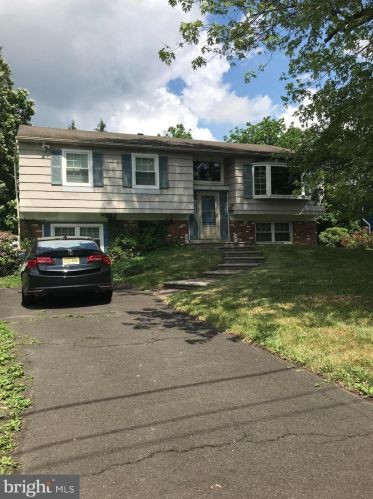 226 Meadow Dr, Yardley, PA 19067-1312