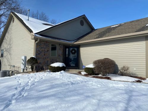 501 Sunset Trl, Chenequa, WI 53029-2444
