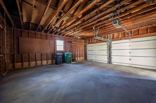 27 Cabot Dr, Nashua NH 03064-1630 exterior