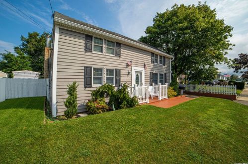 370 Great Neck Rd, Copiague, NY 11726-3805