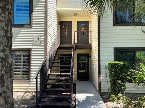 412 Moorings Cove Dr, Tarpon Springs, FL 34689-2683
