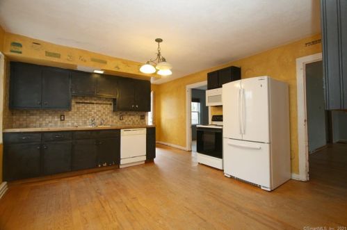 255 School St, Manchester, CT 06040-6155