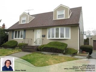 35 Buckner Ave, Hicksville NY  11801-5602 exterior