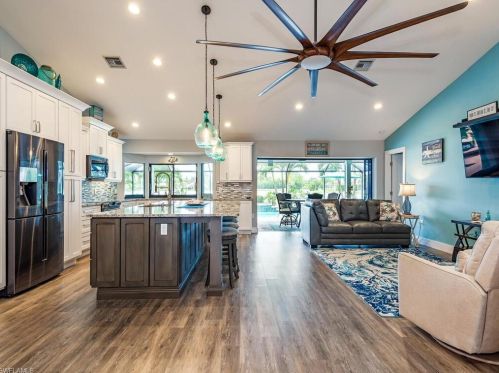 18013 Royal Tree Pkwy, Naples FL  34114-8941 exterior