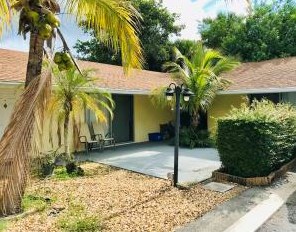 1967 Juno Rd, West Palm Beach, FL 33408-2817