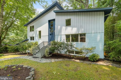 3709 Whispering Ln, Falls Church VA  22041-1121 exterior