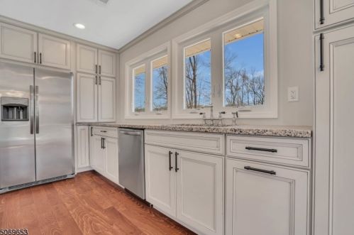 52 Reinman Rd, Warren NJ  07059-5102 exterior