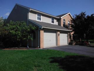 323 Buchanan Dr, Ephrata, PA 17522-9687