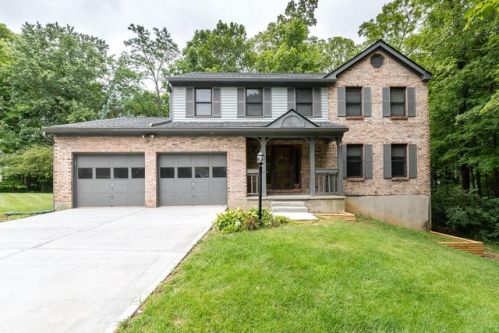 1392 Whitaker Ln, Amelia, OH 45102-1044