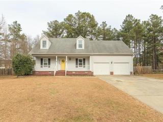 7214 Rockridge Ln, Fayetteville NC  28306-9747 exterior