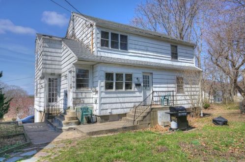 140 Walker Hill Rd, Groton, CT 06340-3408