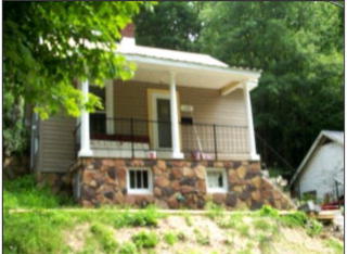 1125 Pen Mar Ave, Brush Fork, WV 24701-3405