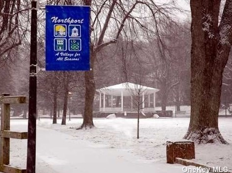 34 Twin Cedar Ln, Northport NY  11768-2232 exterior