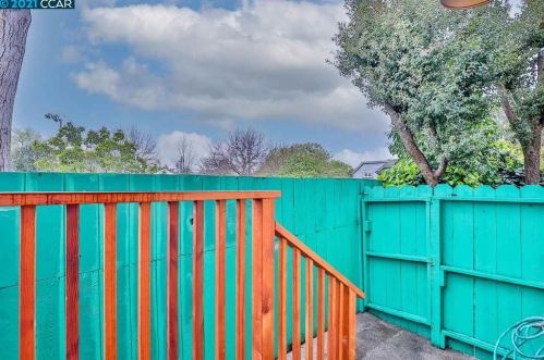 366 45 St, Oakland CA 94609-2259 exterior