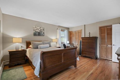 16 Vorndran Dr, New Hamburg NY  12590-4517 exterior