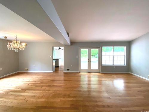15 Villanova Ct, Panamoka, NY 11961-1634