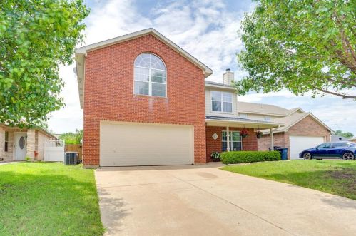 9853 Stoney Bridge Rd, Fort Worth, TX 76108-3875