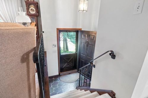 207 Willett Rd, Glenshaw, PA 15116-1340