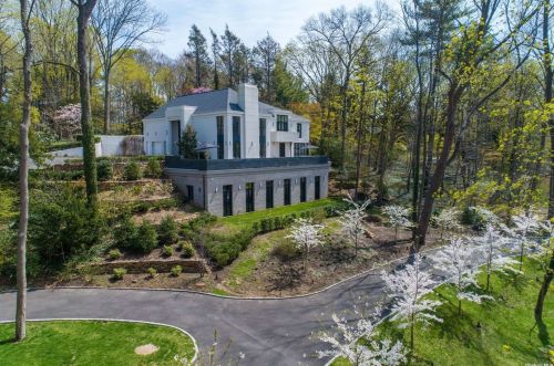 9 Winding Way, Matinecock, NY 11560-1020