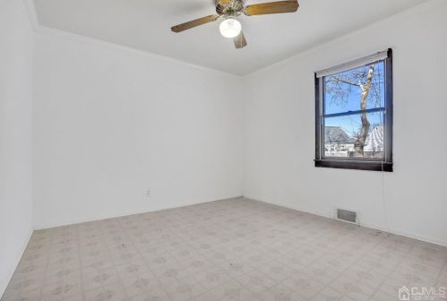 5 Ellwood Rd, East Brunswick NJ  08816-3001 exterior