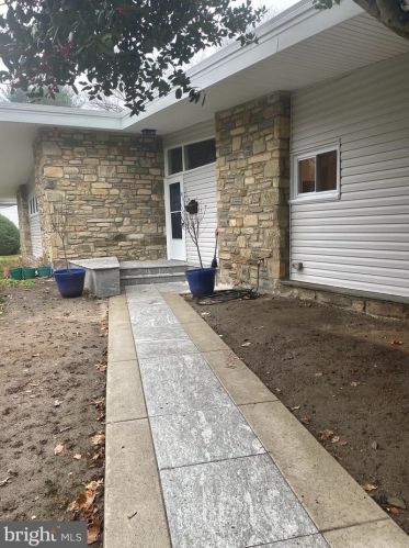 302 Lorimer Dr, Wyncote, PA 19095-2114