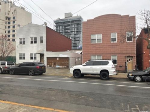3812 28th St, Long Island City, NY 11101-2728