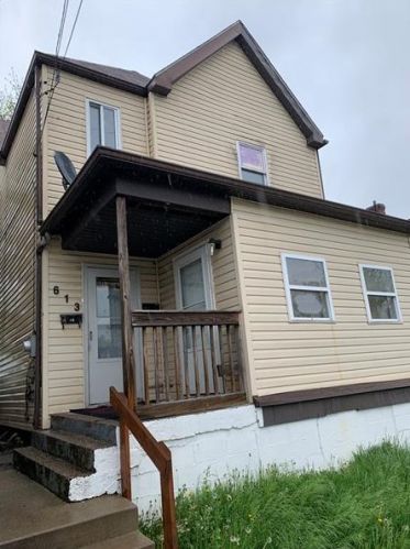 613 Allegheny Ave, Glassport, PA 15045-1604