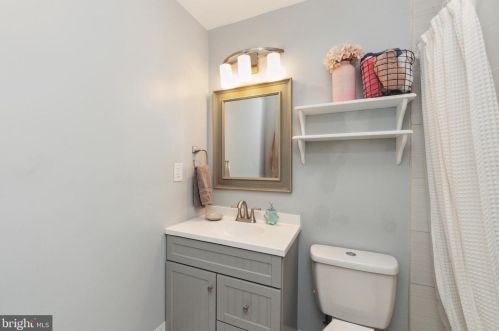 15108 Costa Dr, Woodbridge VA  22193-1647 exterior