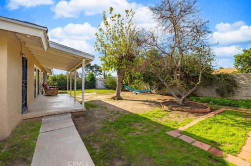 1032 Sycamore Ave, Rialto CA  92376-4422 exterior