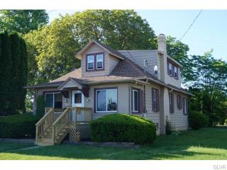 110 2nd St, Northampton, PA 18067-1911