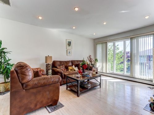 2867 Terrell Ave, Rockville Centre, NY 11572-1152