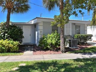 5216 Avenida Navarra, Sarasota, FL 34242-2030