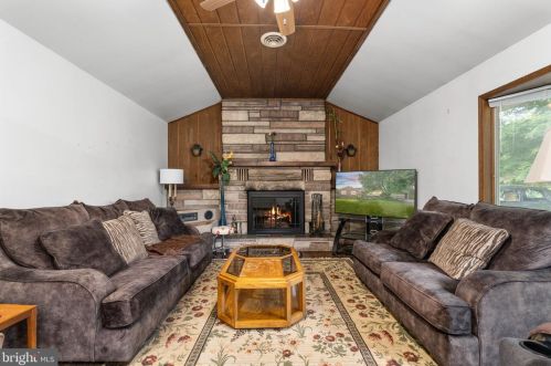 2409 Little River Rd, Haymarket VA  20169-1205 exterior