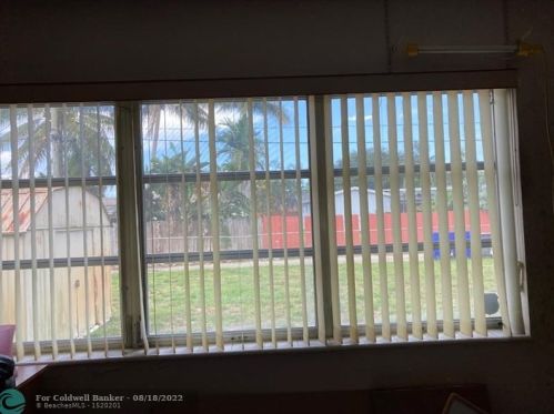 1709 43 Ave, Hollywood FL 33023-6232 exterior