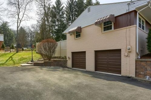 209 Arborwood Dr, Gibsonia, PA 15044-9228