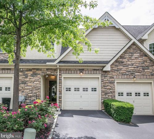 26 Jefferson Crossing Blvd, Norristown, PA 19401-1881