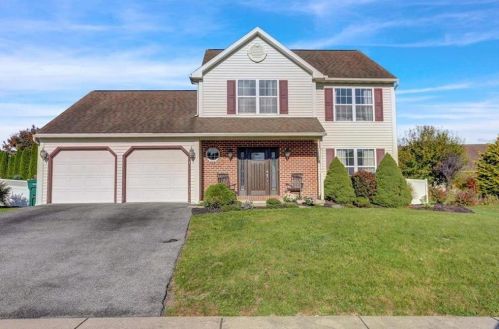 319 Monaco Ln, Blandon, PA 19510-9482