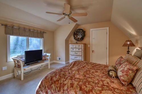 8 Silo Ln, Warwick NY  10990-2872 exterior