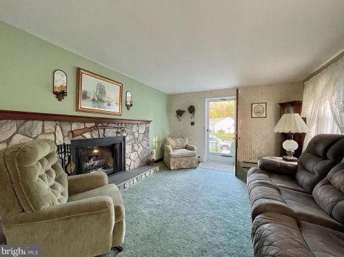 305 Frazer Pl, New Castle, DE 19720-3620